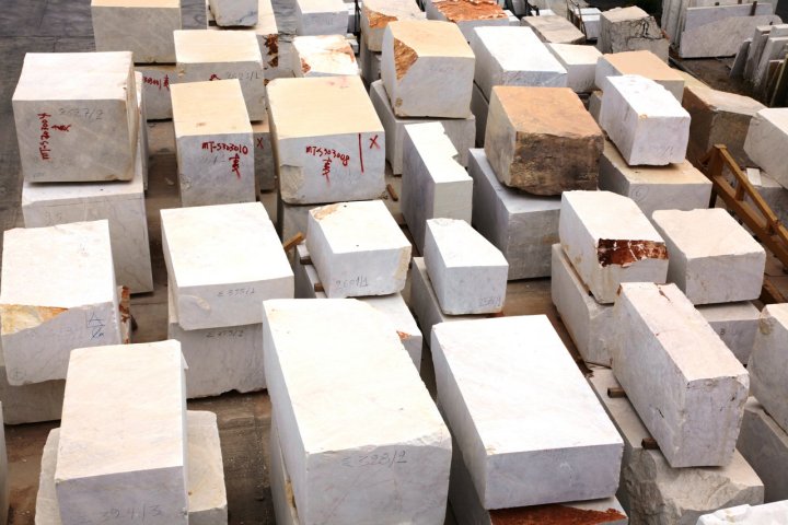 Marble-Blocks-from-Greek-Marble-Quarry201864111151